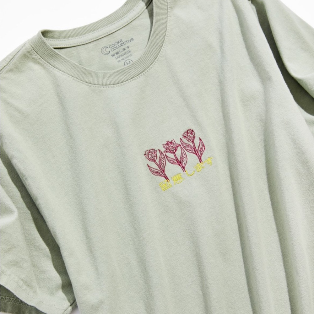 Urban Outfitters “Be Mindful” Kanji T-Shirt
Size Medium
Olive Color